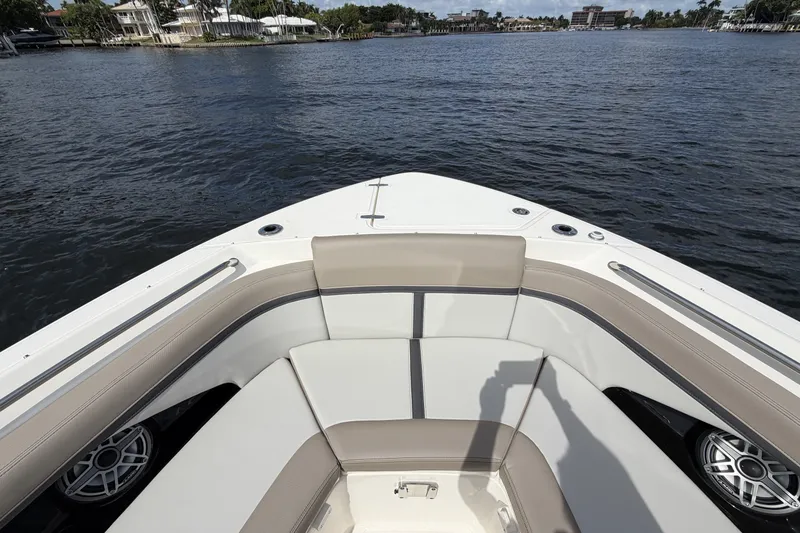 Slide: The Image of Boston Whaler 330 Vantage 2027 - 59