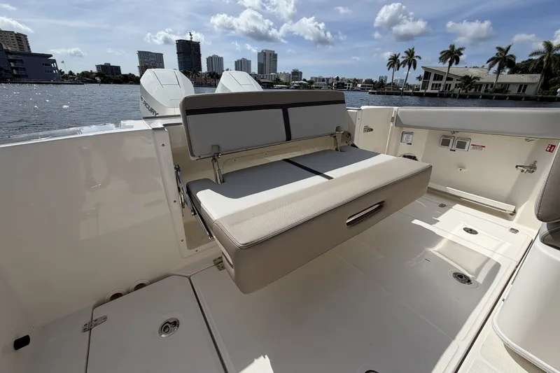 Slide: The Image of Boston Whaler 330 Vantage 2027 - 32