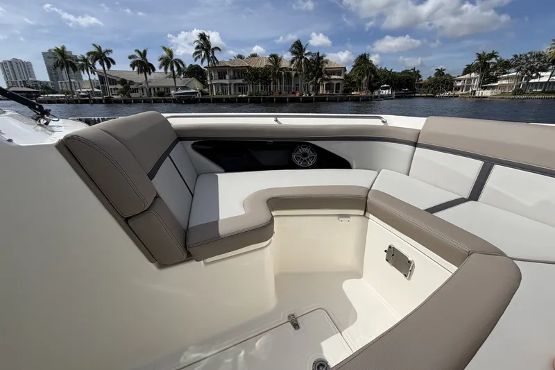 Slide: The Image of Boston Whaler 330 Vantage 2027 - 58