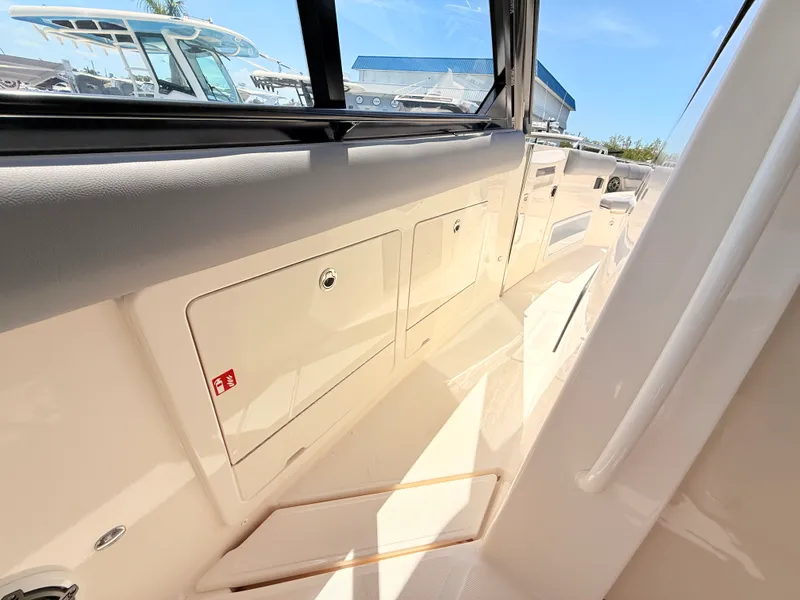 Slide: The Image of Boston Whaler 380 Realm 2026 - 60