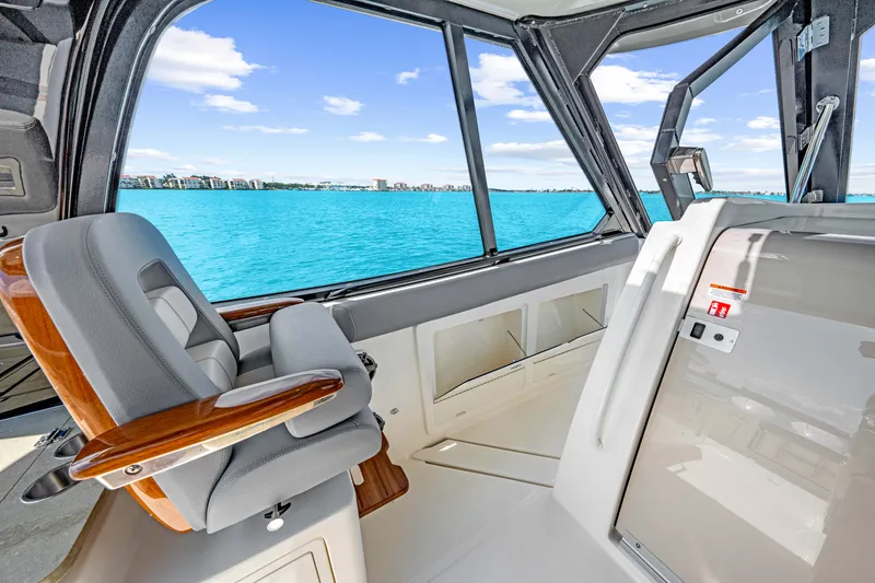 Slide: The Image of Boston Whaler 380 Realm 2026 - 57