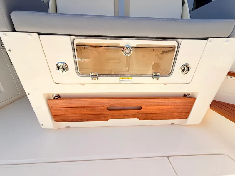 Slide: The Image of Boston Whaler 380 Realm 2026 - 34