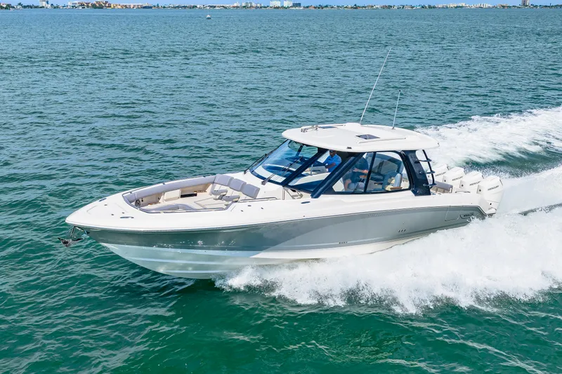 Slide: The Image of Boston Whaler 380 Realm 2026 - 24