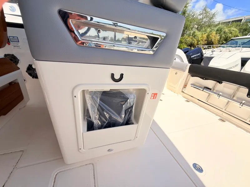 Slide: The Image of Boston Whaler 380 Realm 2026 - 36