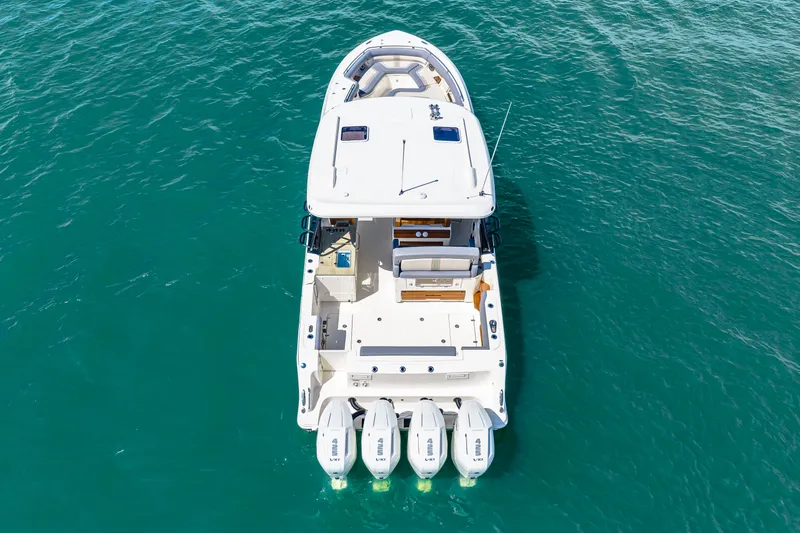 Slide: The Image of Boston Whaler 380 Realm 2026 - 6