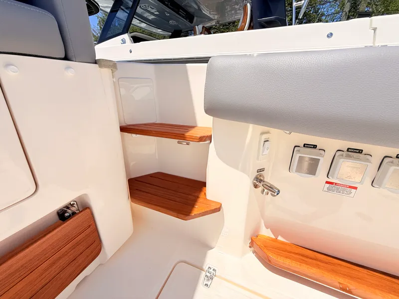 Slide: The Image of Boston Whaler 380 Realm 2026 - 31
