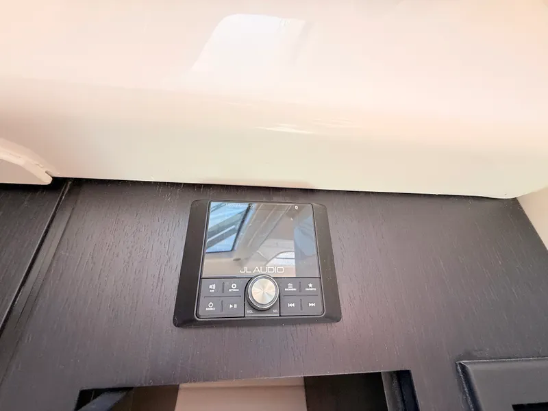 Slide: The Image of Boston Whaler 380 Realm 2026 - 25