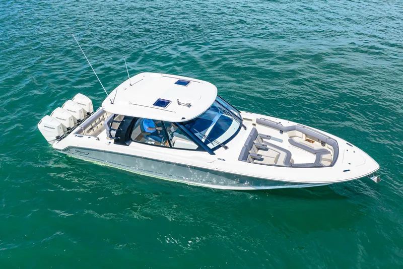 Slide: The Image of Boston Whaler 380 Realm 2026 - 17