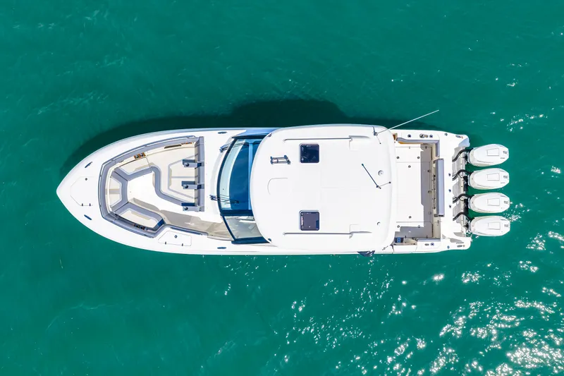 Slide: The Image of Boston Whaler 380 Realm 2026 - 5
