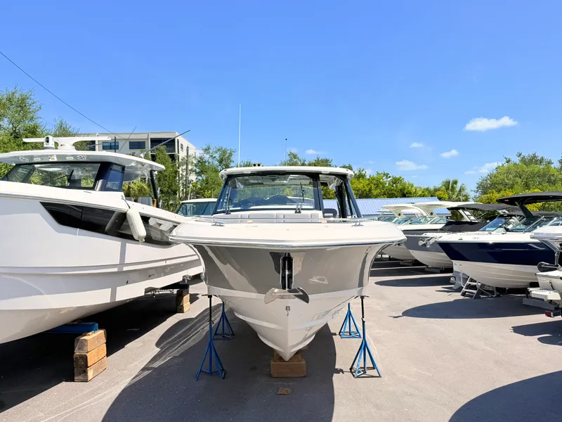 Slide: The Image of Boston Whaler 380 Realm 2026 - 6