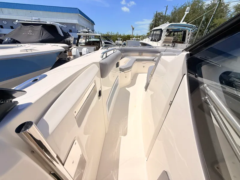 Slide: The Image of Boston Whaler 380 Realm 2026 - 62