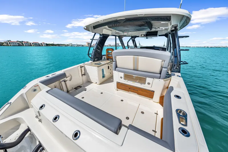 Slide: The Image of Boston Whaler 380 Realm 2026 - 40