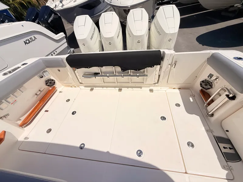 Slide: The Image of Boston Whaler 380 Realm 2026 - 14