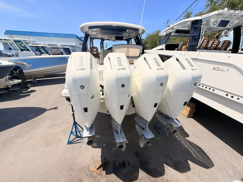 Slide: The Image of Boston Whaler 380 Realm 2026 - 10