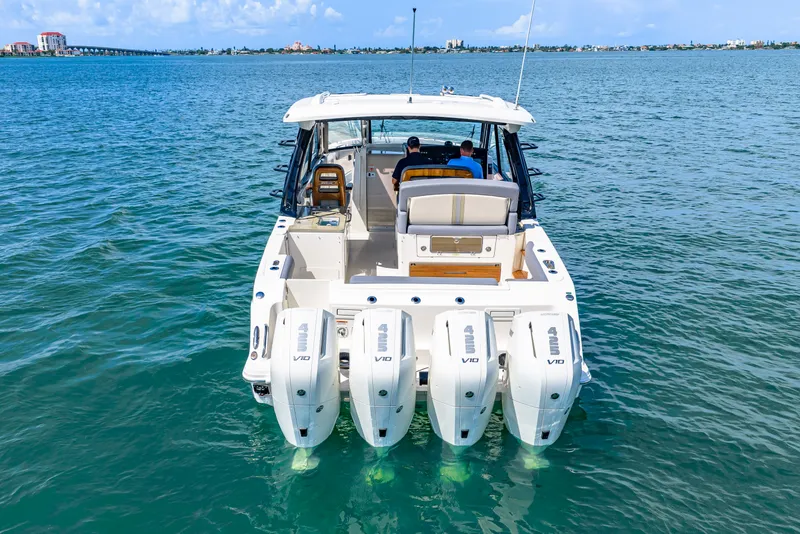 Slide: The Image of Boston Whaler 380 Realm 2026 - 7