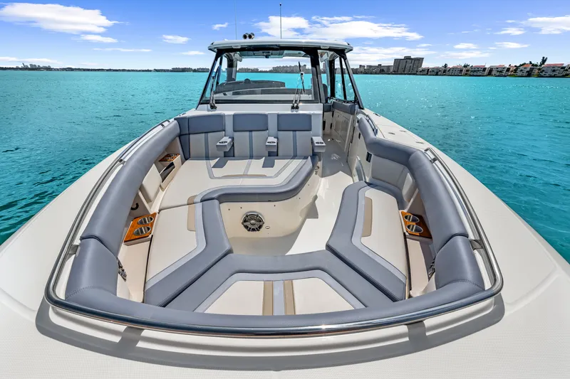 Slide: The Image of Boston Whaler 380 Realm 2026 - 60