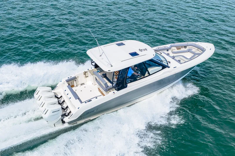 Slide: The Image of Boston Whaler 380 Realm 2026 - 32