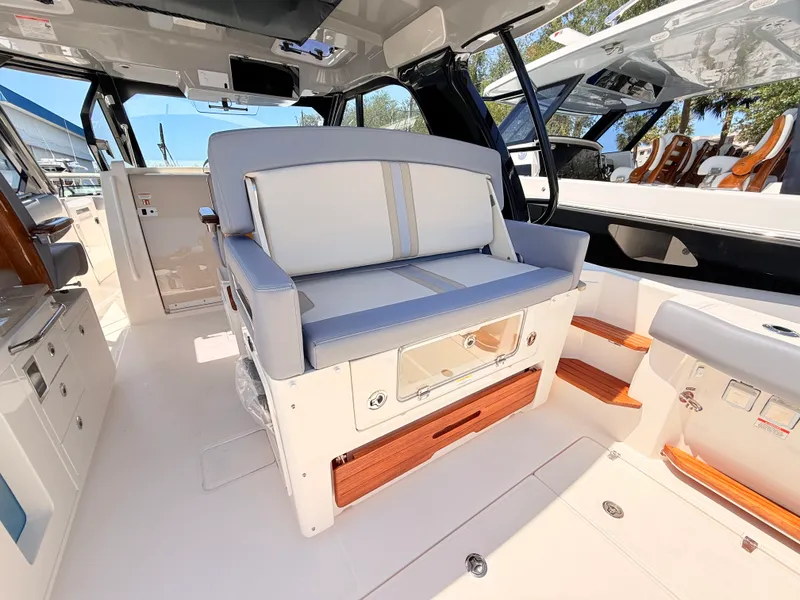 Slide: The Image of Boston Whaler 380 Realm 2026 - 33
