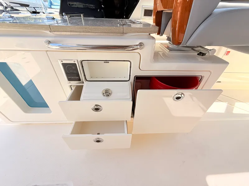 Slide: The Image of Boston Whaler 380 Realm 2026 - 43