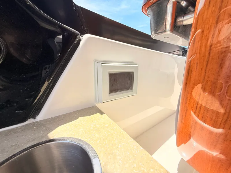 Slide: The Image of Boston Whaler 380 Realm 2026 - 42