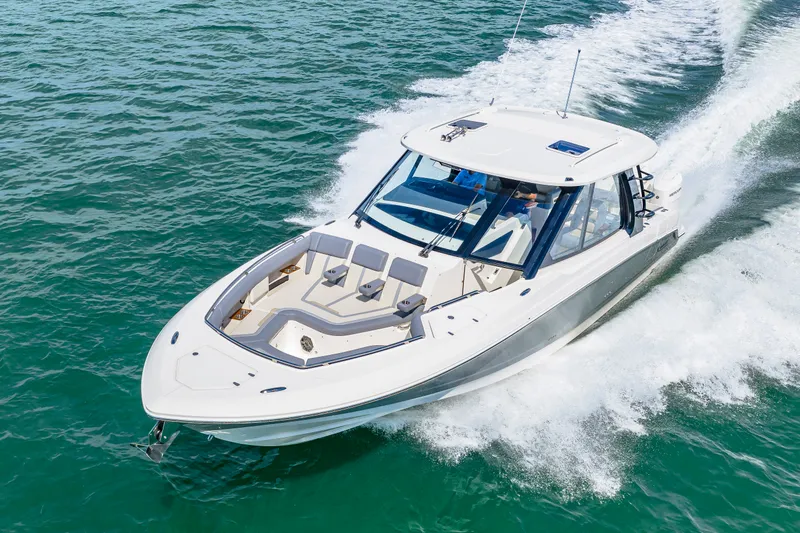 Slide: The Image of Boston Whaler 380 Realm 2026 - 25