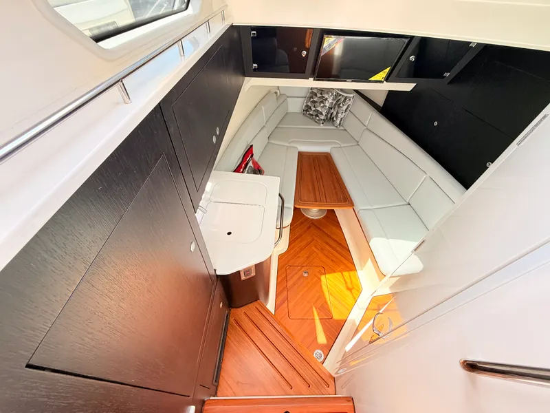 Slide: The Image of Boston Whaler 380 Realm 2026 - 17