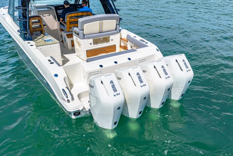 Slide: The Image of Boston Whaler 380 Realm 2026 - 10