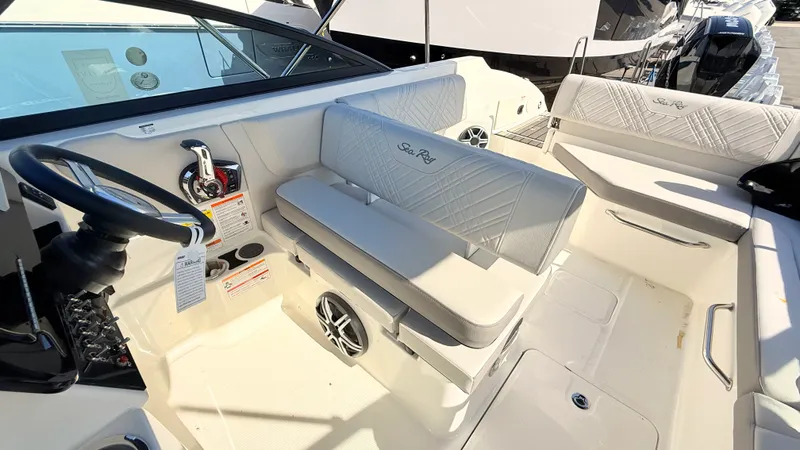 Slide: The Image of Sea Ray SDX 250 Outboard 2026 - 28
