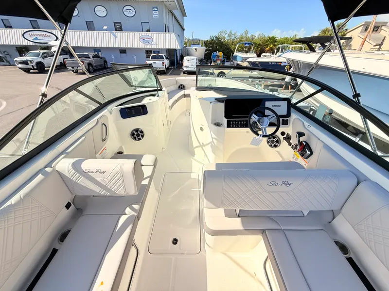 Slide: The Image of Sea Ray SDX 250 Outboard 2026 - 54