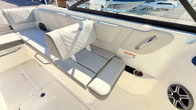 Slide: The Image of Sea Ray SDX 250 Outboard 2026 - 34