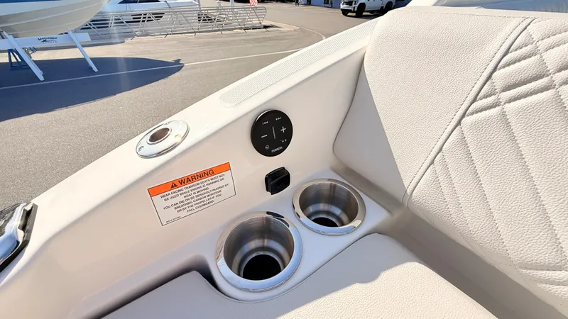 Slide: The Image of Sea Ray SDX 250 Outboard 2026 - 14