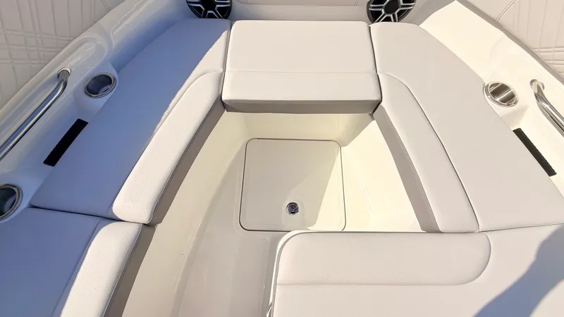 Slide: The Image of Sea Ray SDX 250 Outboard 2026 - 45