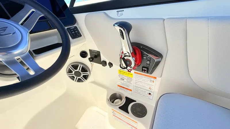 Slide: The Image of Sea Ray SDX 250 Outboard 2026 - 32