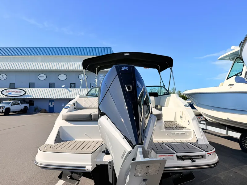 Slide: The Image of Sea Ray SDX 250 Outboard 2026 - 7