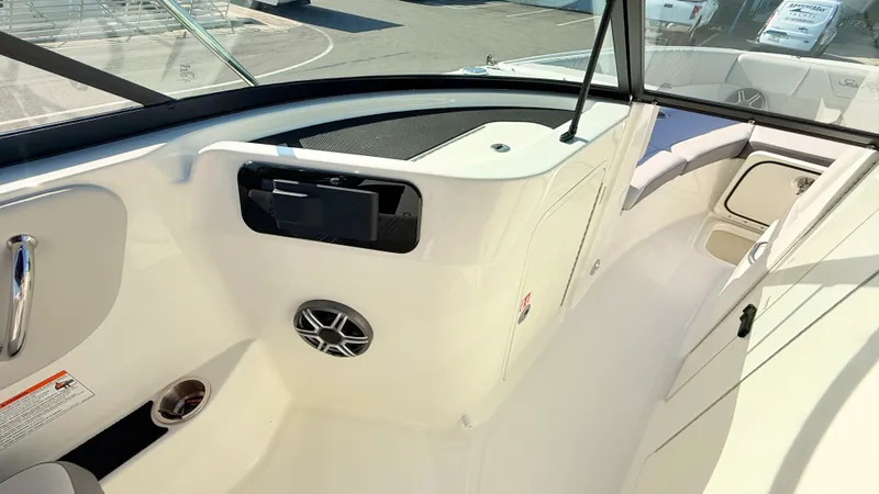 Slide: The Image of Sea Ray SDX 250 Outboard 2026 - 37