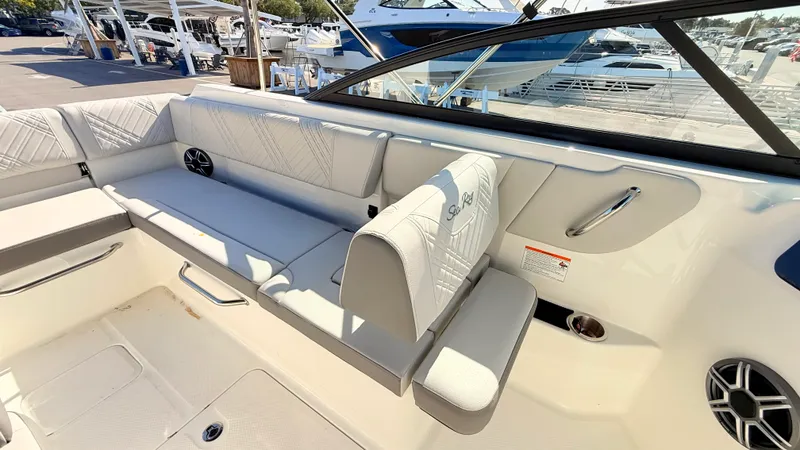 Slide: The Image of Sea Ray SDX 250 Outboard 2026 - 35