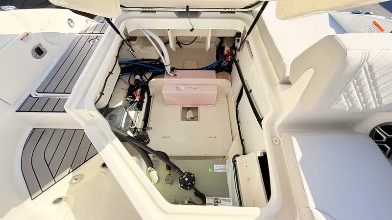 Slide: The Image of Sea Ray SDX 250 Outboard 2026 - 21