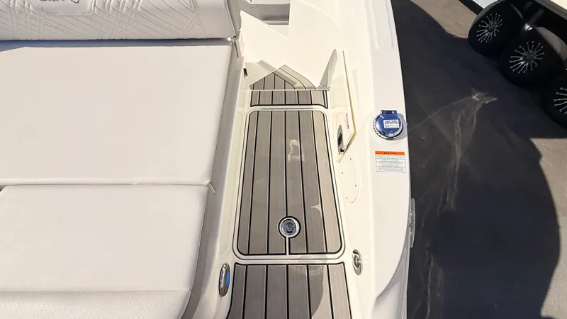 Slide: The Image of Sea Ray SDX 250 Outboard 2026 - 15