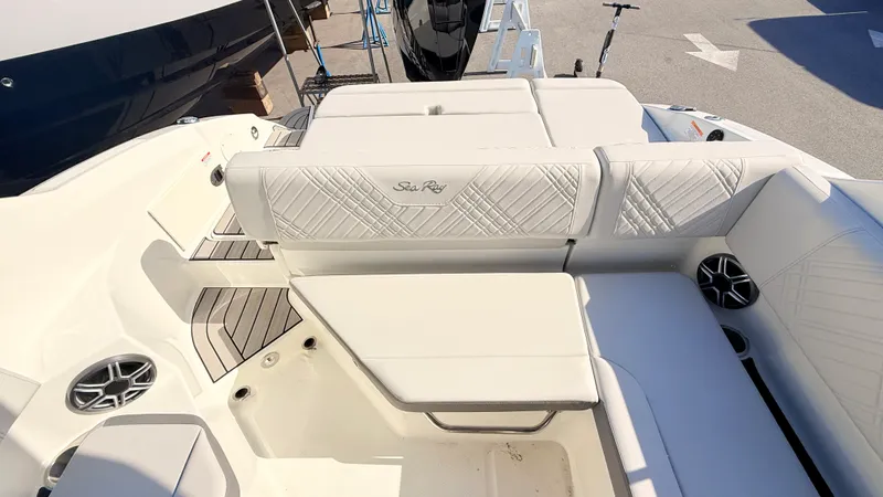 Slide: The Image of Sea Ray SDX 250 Outboard 2026 - 19