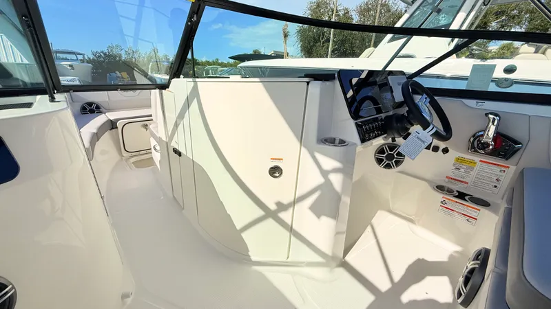 Slide: The Image of Sea Ray SDX 250 Outboard 2026 - 41