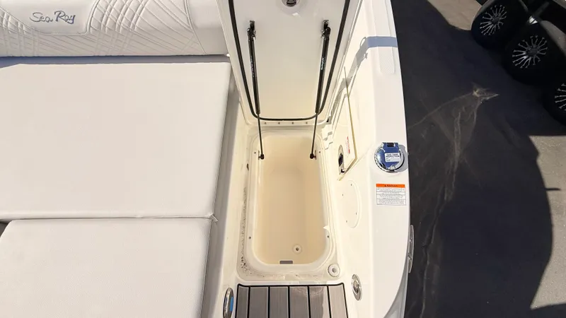 Slide: The Image of Sea Ray SDX 250 Outboard 2026 - 17