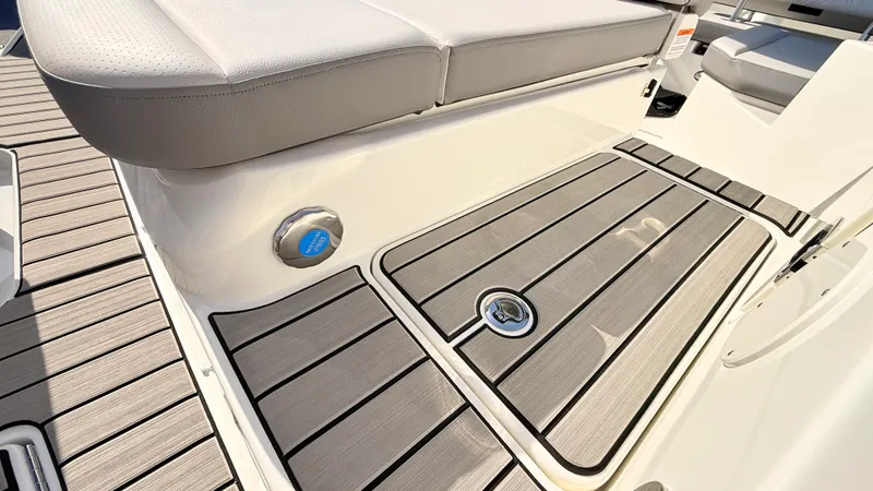 Slide: The Image of Sea Ray SDX 250 Outboard 2026 - 16