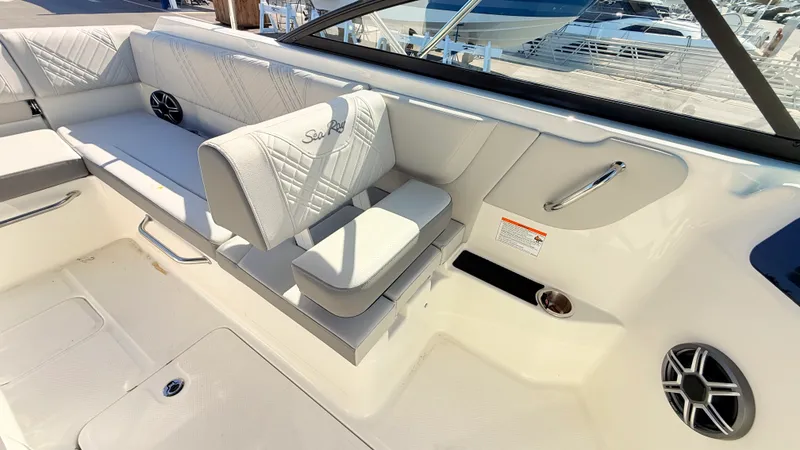 Slide: The Image of Sea Ray SDX 250 Outboard 2026 - 33