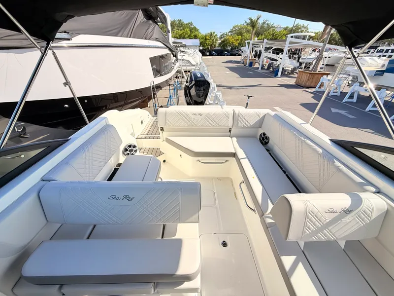 Slide: The Image of Sea Ray SDX 250 Outboard 2026 - 55