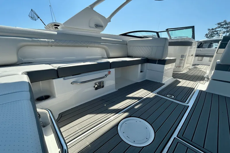 Slide: The Image of Sea Ray SDX 290 Outboard 2026 - 10