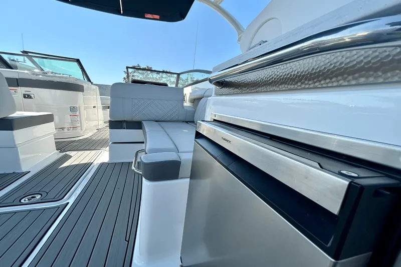 Slide: The Image of Sea Ray SDX 290 Outboard 2026 - 11