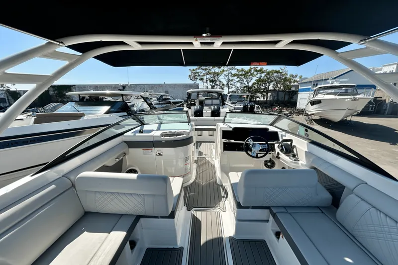 Slide: The Image of Sea Ray SDX 290 Outboard 2026 - 12