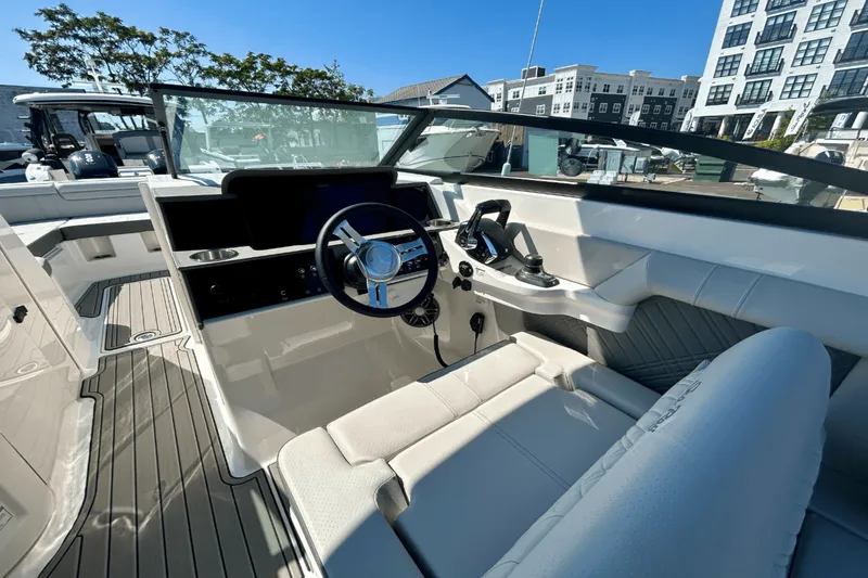 Slide: The Image of Sea Ray SDX 290 Outboard 2026 - 13