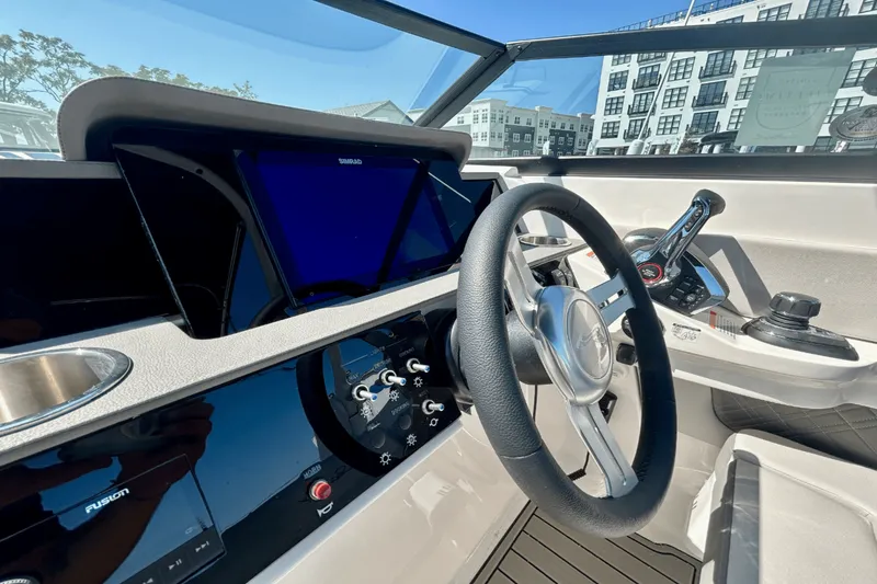 Slide: The Image of Sea Ray SDX 290 Outboard 2026 - 14