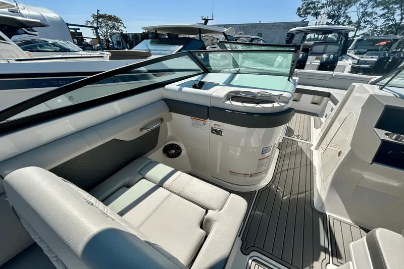 Slide: The Image of Sea Ray SDX 290 Outboard 2026 - 16